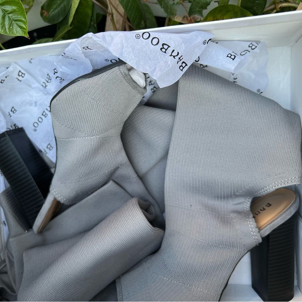 Bamboo light grey boots size 8.5